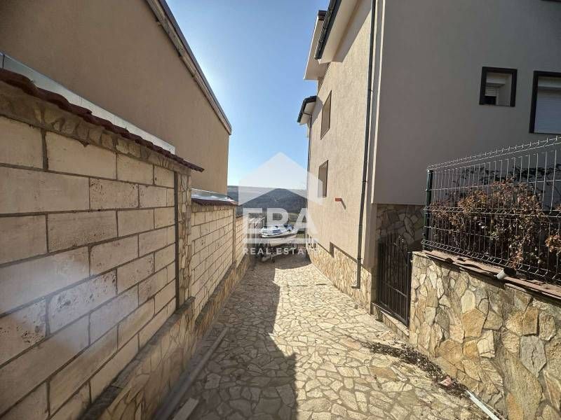 Многофамилна четириетажна къща в с. Басарбово