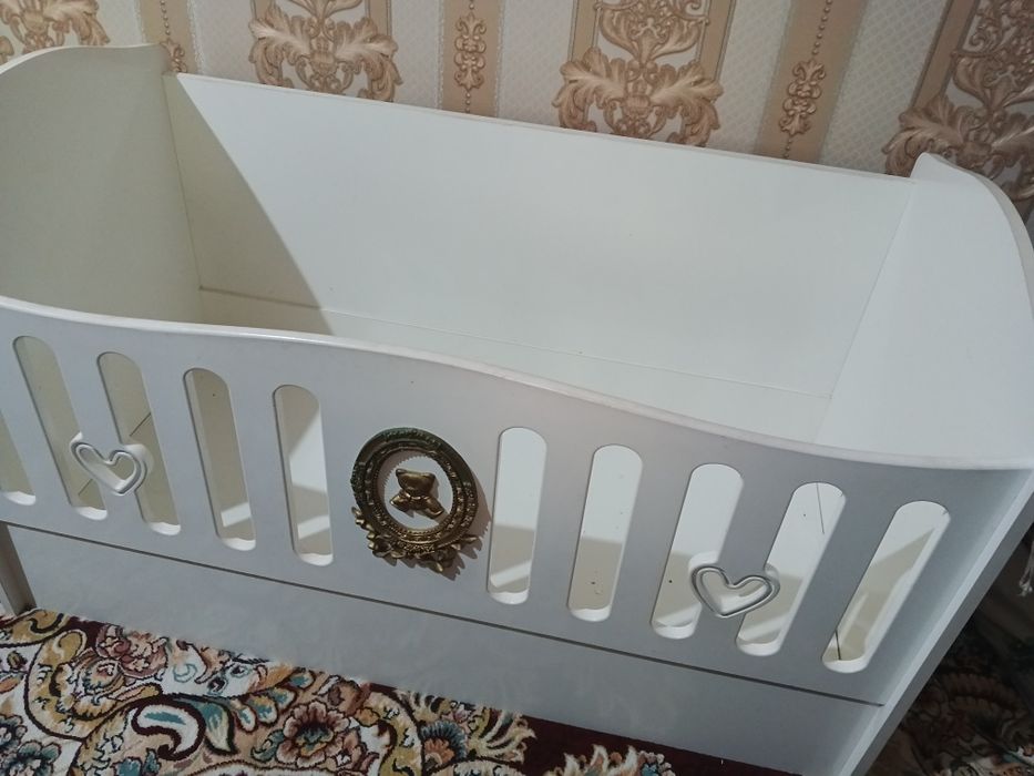 Detskiy mebel sotiladi