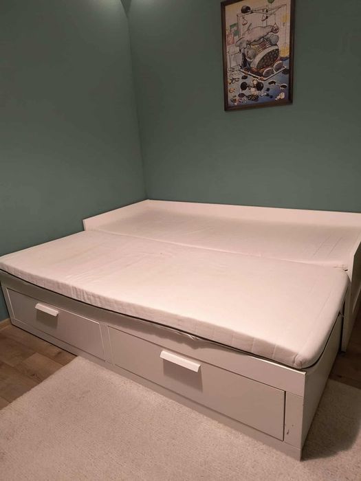 Pat extensibil cu sertare de depozitare și saltele incluse