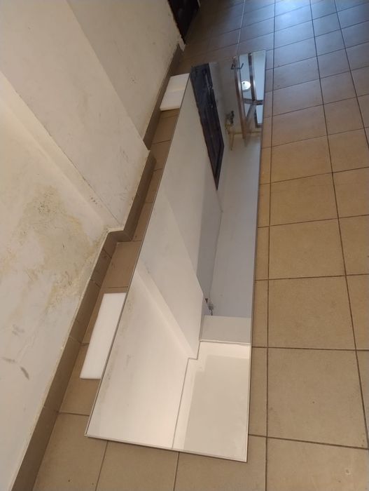 Vând oglinda cu ramă de inox 60/280