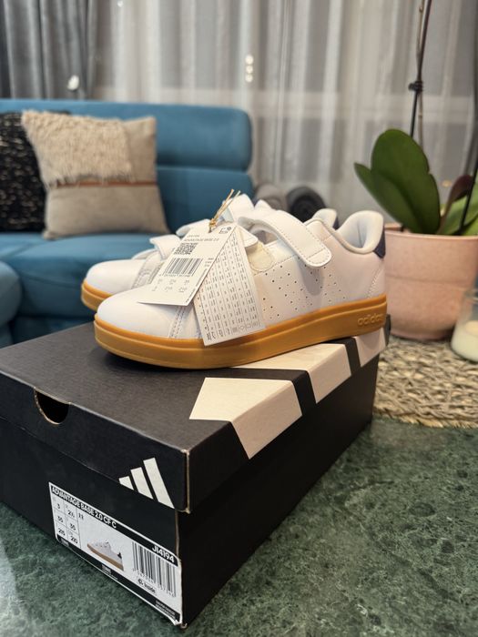 Чисто нови оригинални детски обувки Addidas