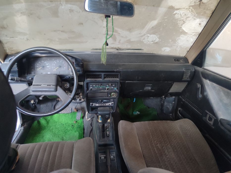 Tayota 4WD terkl 1984-yil ishlab chiqarilgan