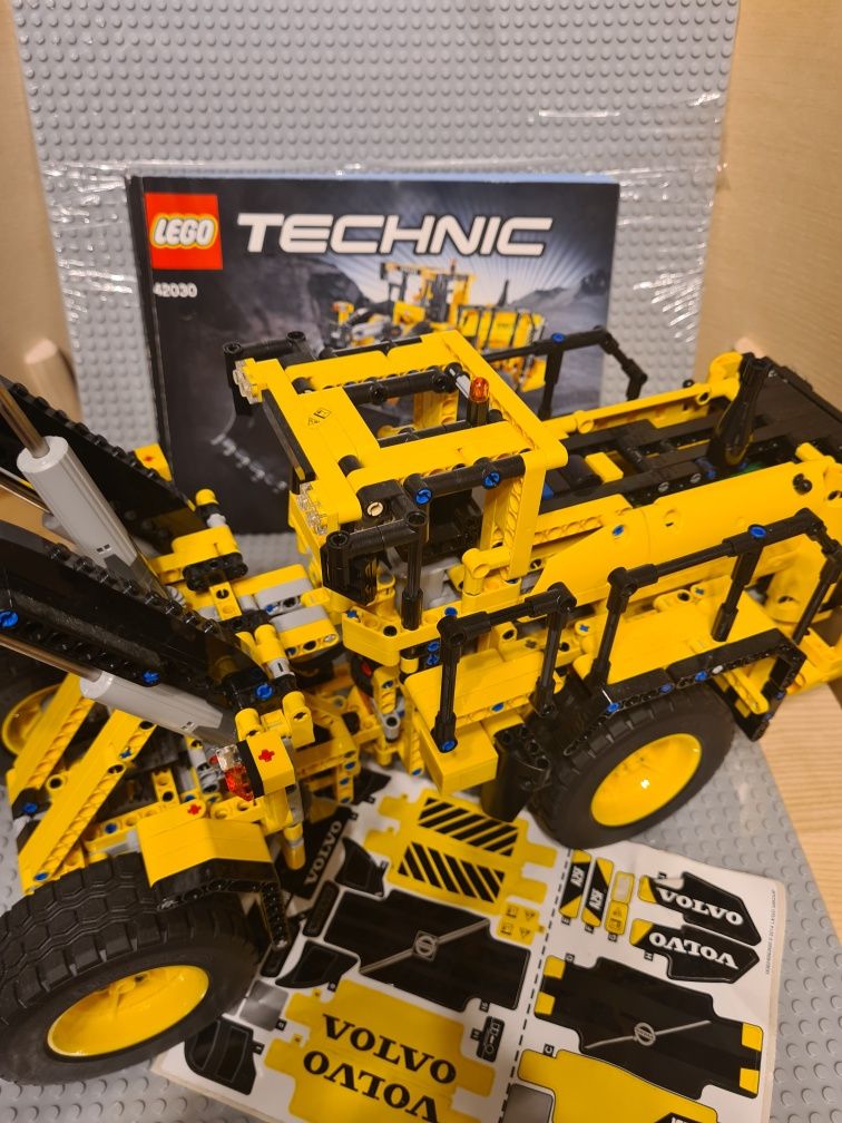 Vand Lego Technic  Volvo L350F Wheel Loader 42030