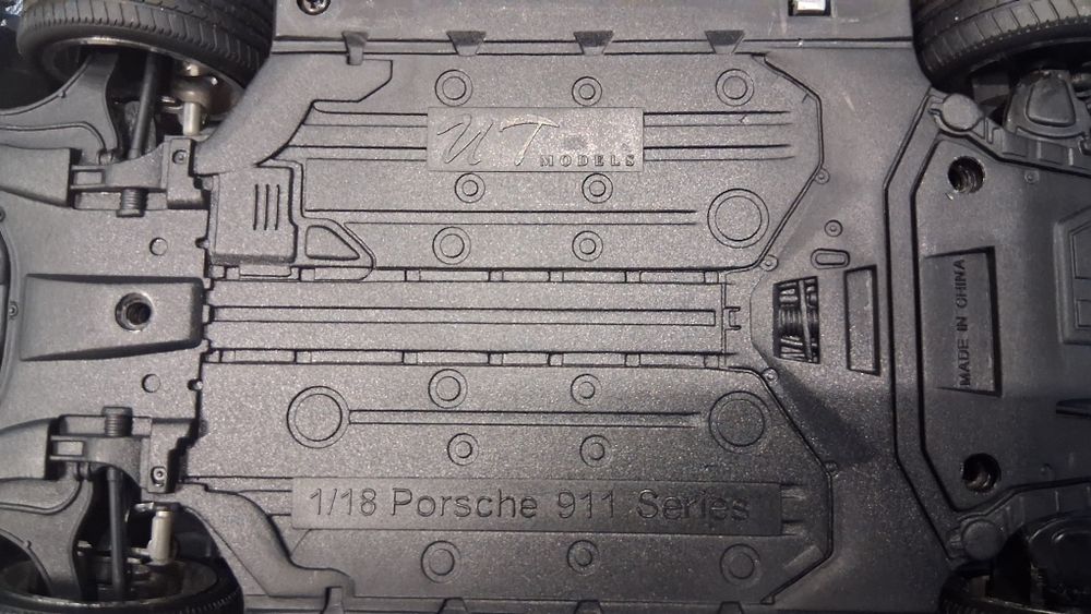 Porsche 911 GT 1:18 UT model