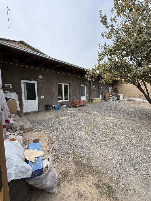 Nazarbek tarnovda 7.7 sotixli uy sotiladi