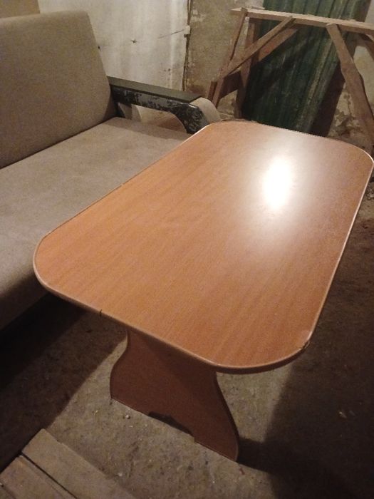 Стол  кухонный  уголок