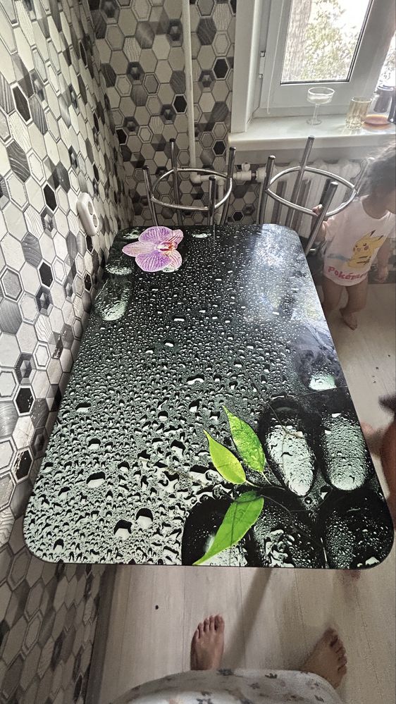 Продается шкаф и стол кухонный