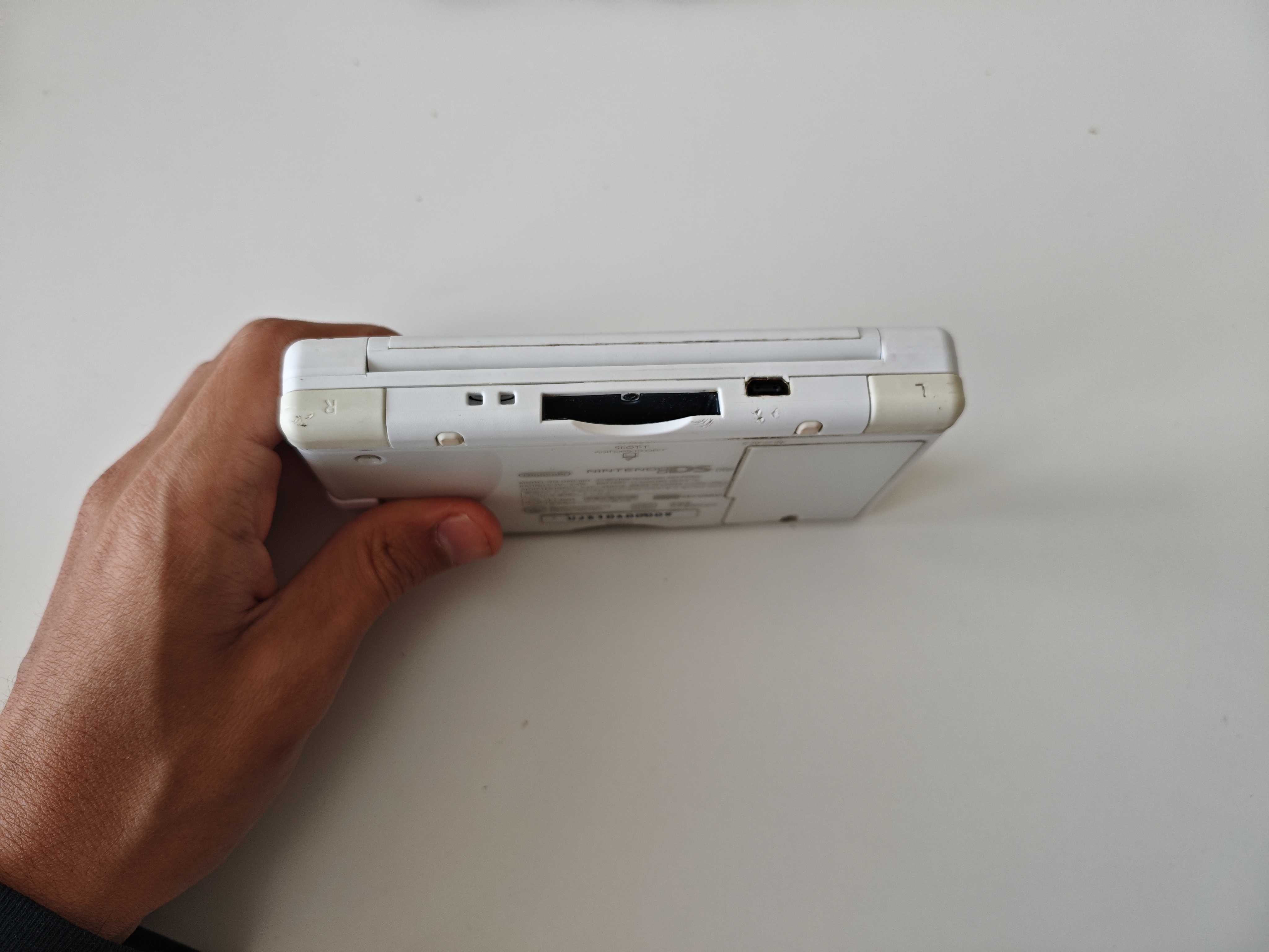 Конзола Nintendo DS Lite - качени много игри