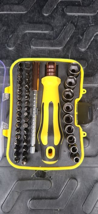 Набор профессиональных отвёрток.