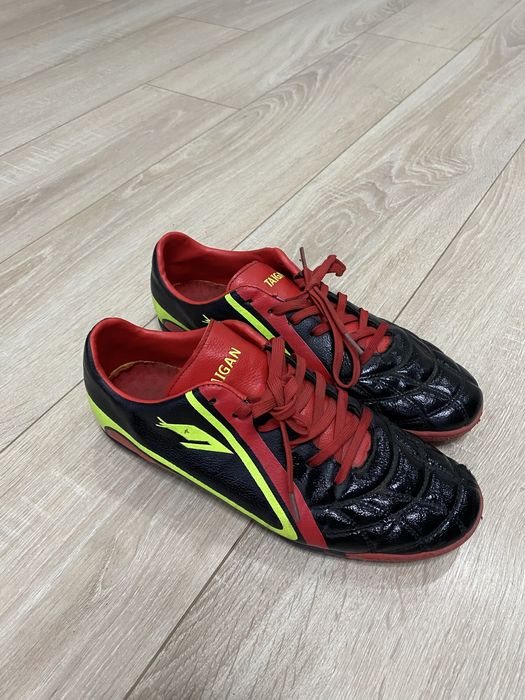 Футбольные бутсы