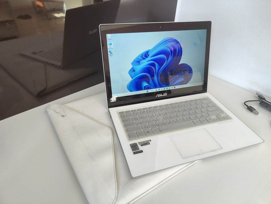 Продам ноутбук Asus Zenbook UX301LA – стильный и шустрый друг!