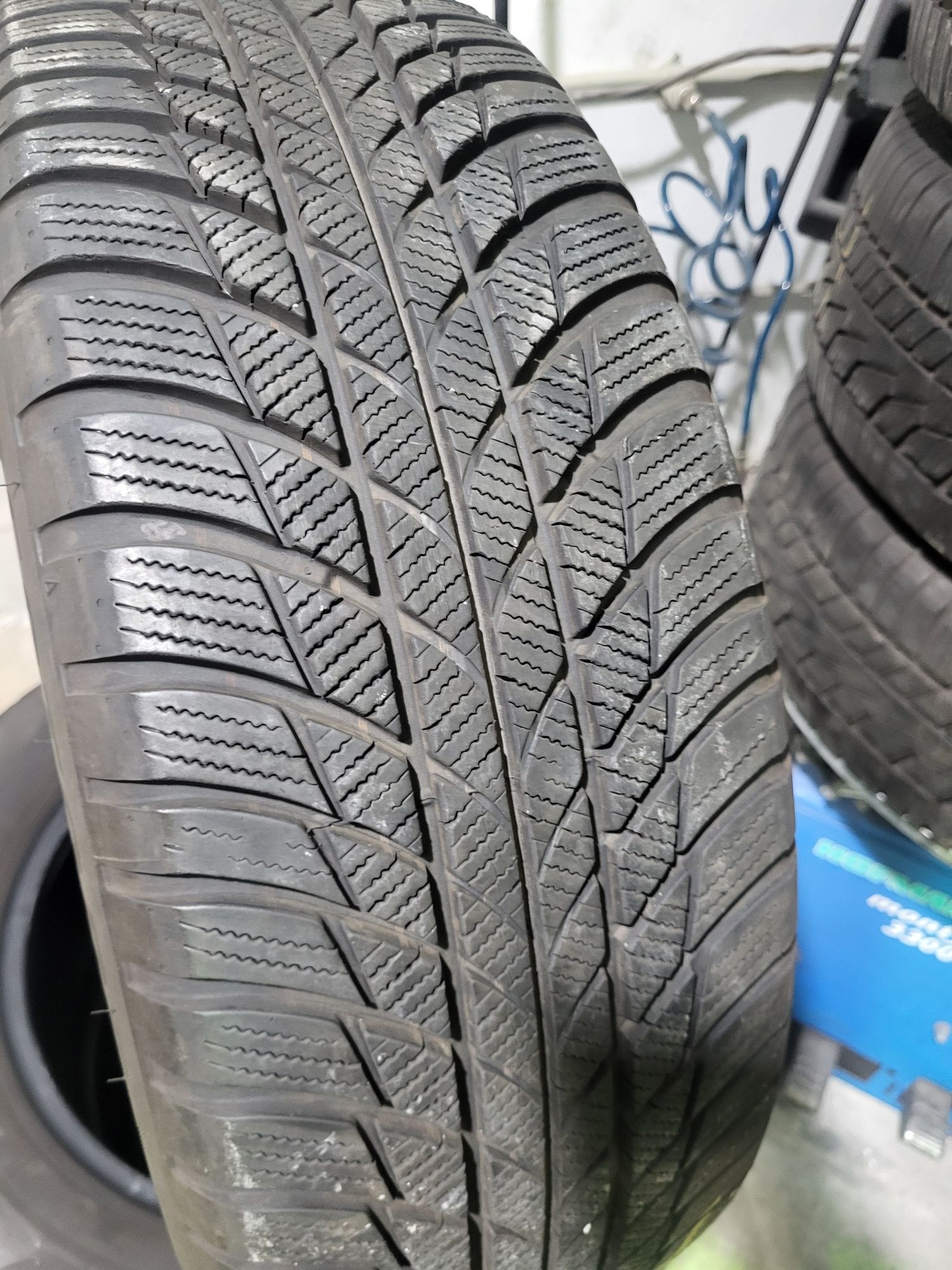 4 бр зимни 205/60/16 Bridgestone