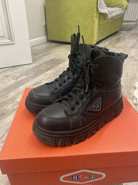 Продам осенние ботинки для девочки