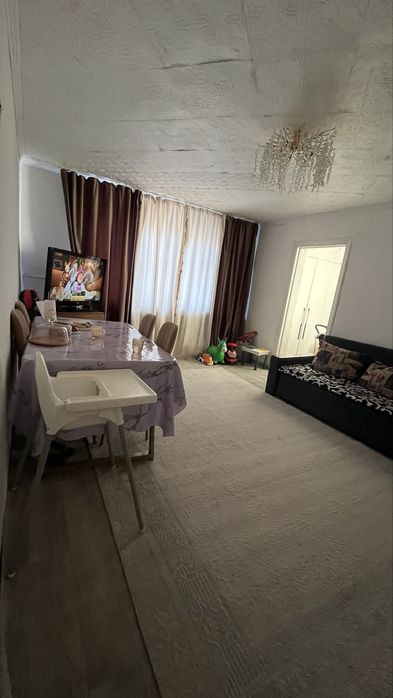 Продап квартиру на восточном на против 12 школы 2 этажный дом