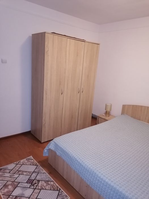 Închiriez apartament