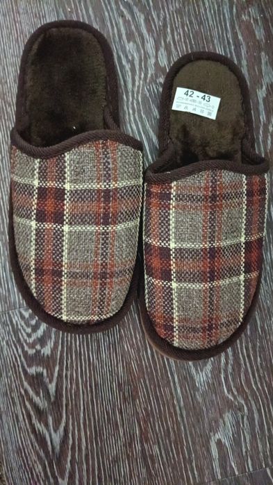 Продам новые 39 р-р комнатные шлепанцы 1000
