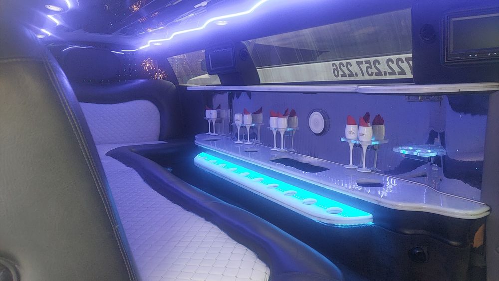 Vand limuzine Infiniti QX56 și Chrysler C300