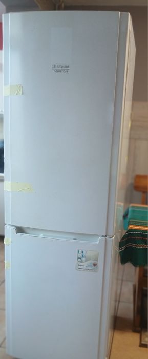 Хладилник с долен фризер