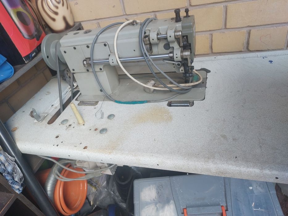 Швейная машина профессиональная.