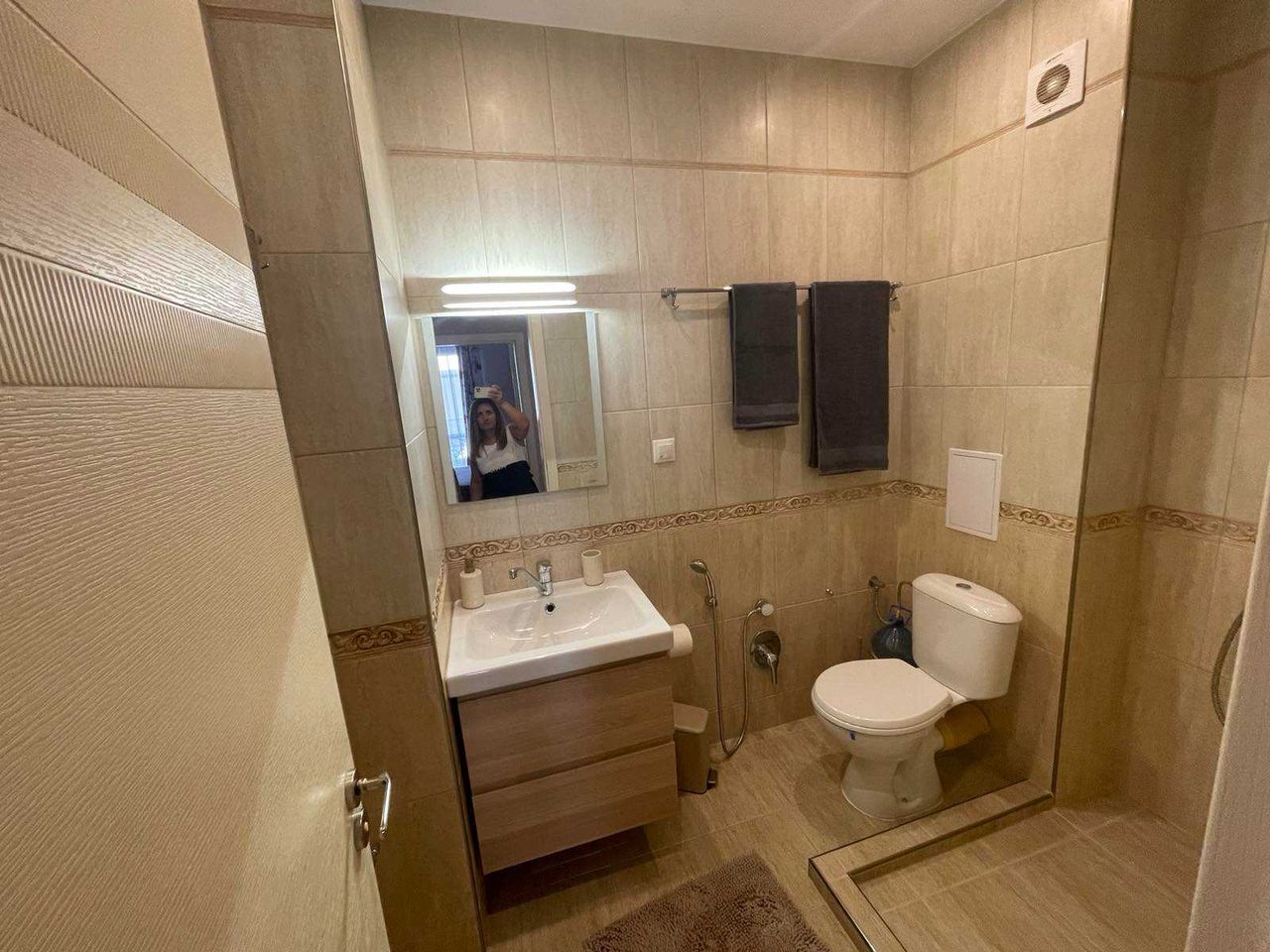 Дава се под наем Къща в Бургас, Сарафово - 250 кв.м за 1100 € - Снимка #14