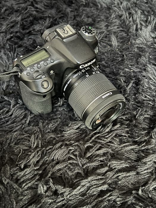 Продам фотокамеру Canon 70D