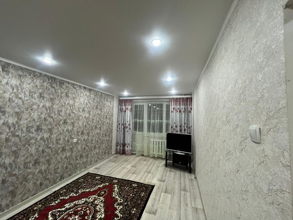 Сдаётся 1 ком квартира район 4 микр на длительный срок семейным