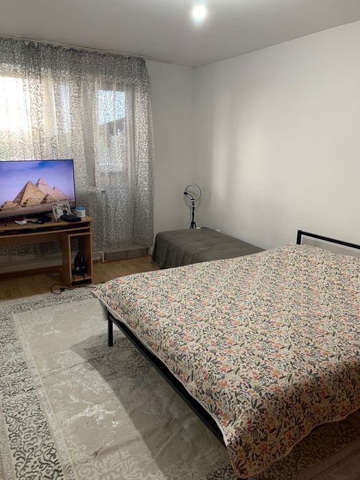 Продам кровать с матрасом  двухспальная