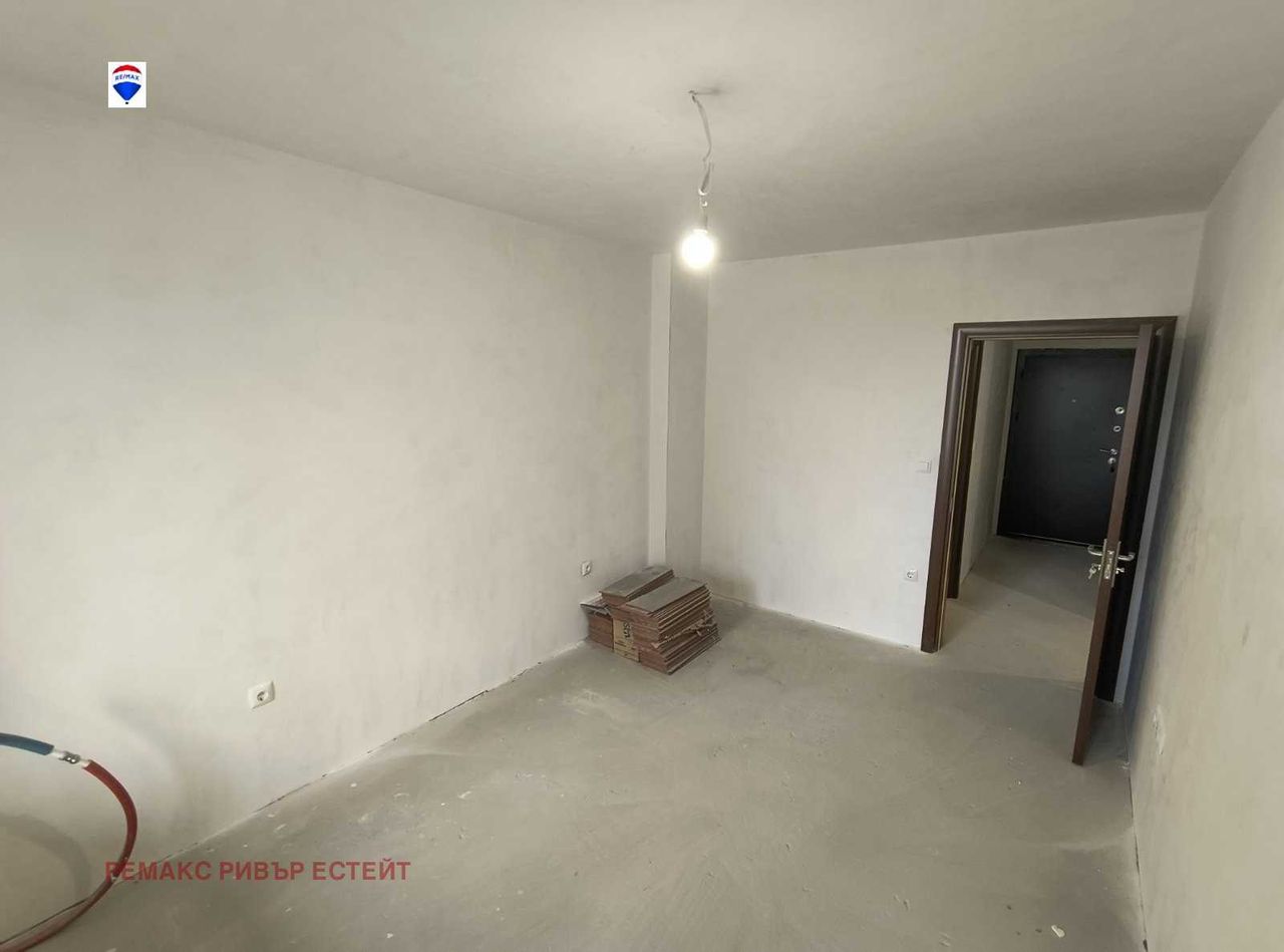 Продава се Тристаен апартамент в Русе, Център - 120 кв.м за 1541 €/кв.м - Снимка #9