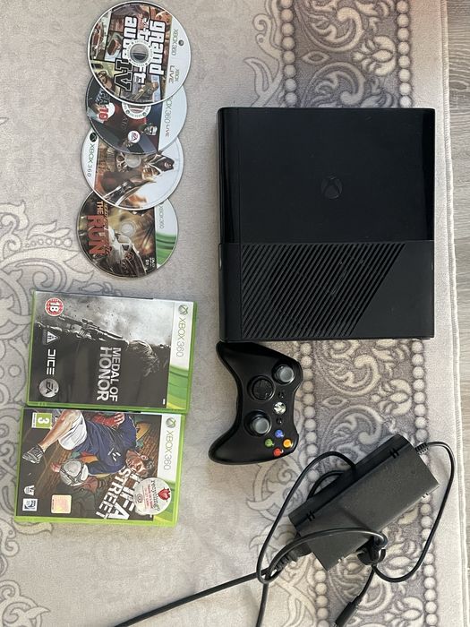 Xbox 360 E със игри