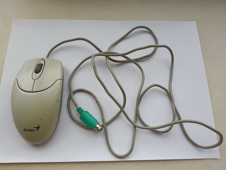 Старая компьютерная мышь Genius