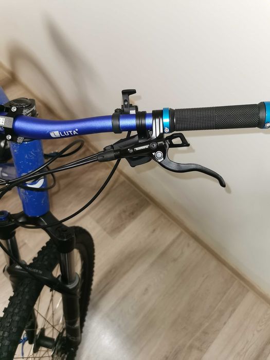 Mountain bike cu suspensie