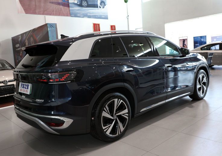 Volkswagen ID.6 Crozz Pure+ Темно синий в наличии