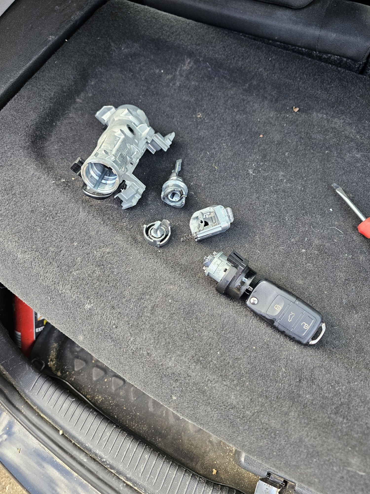 Reparatii contacte auto blocate