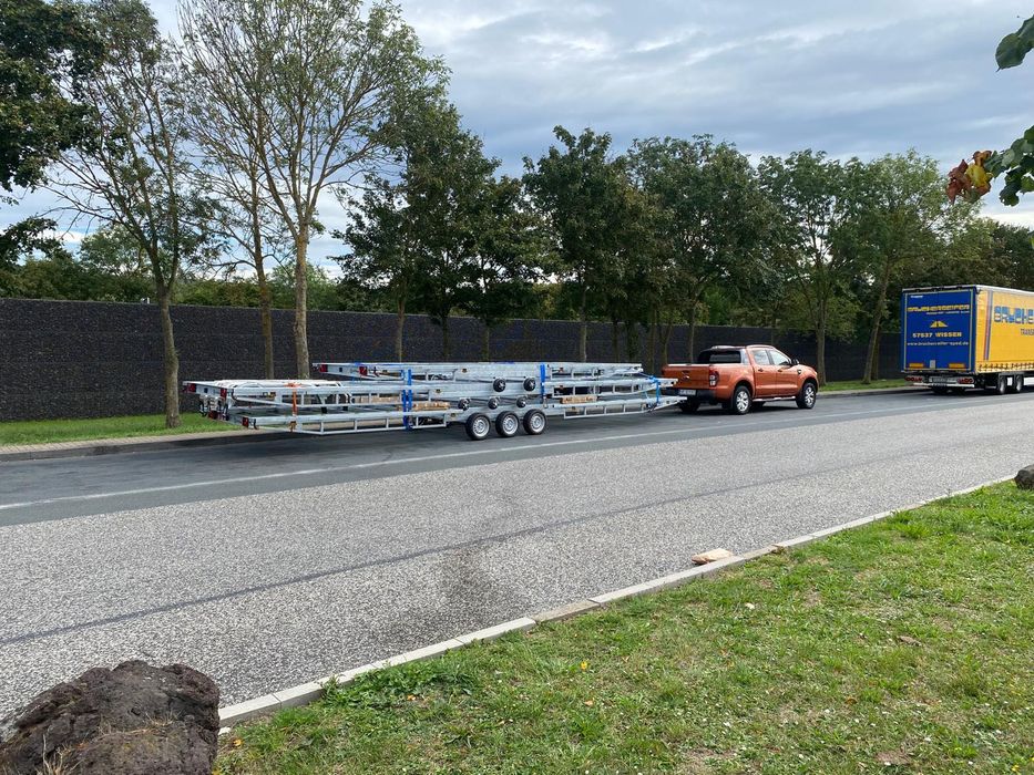 Urgent vindem 2 tiny house trailers 10m