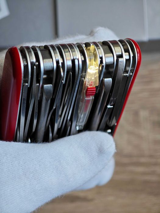 Victorinox Swiss Champ XXL нож