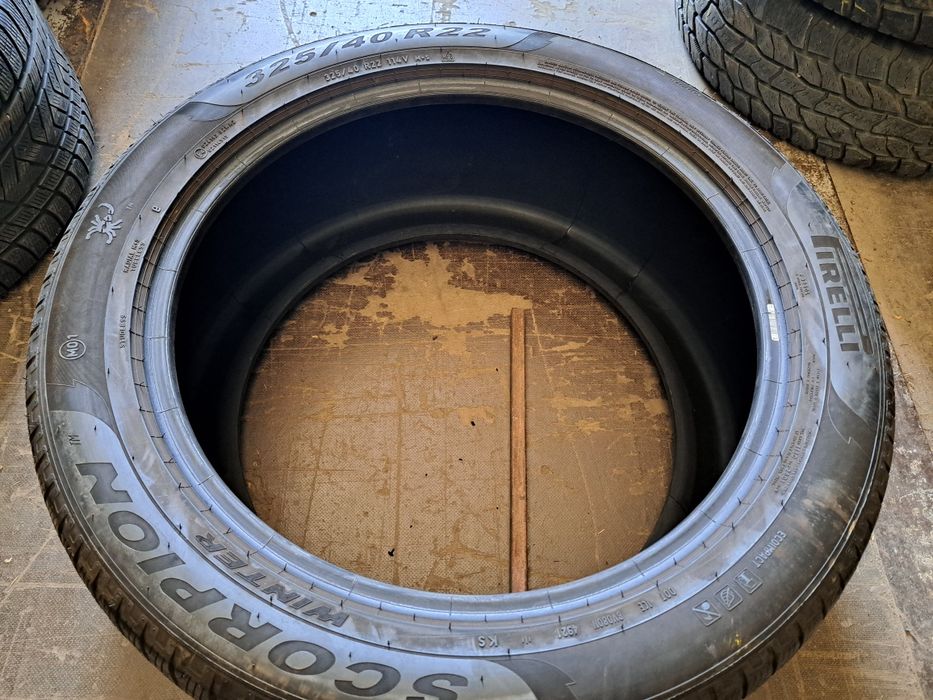 O anvelopa 325/40 R22 Pirelli