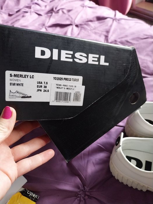 Tenesi piele Diesel marimea 38,5