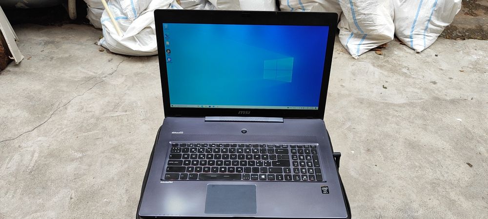 Laptop MSI Gaming Series Procesor i7,16 GB RAM 1 Tera Hard Disk
