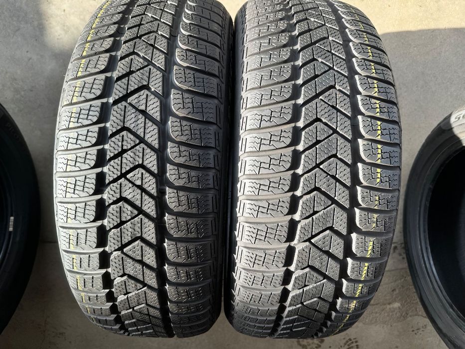 Vând 2 anvelope 225/50/18 Pirelli de iarnă ca noi