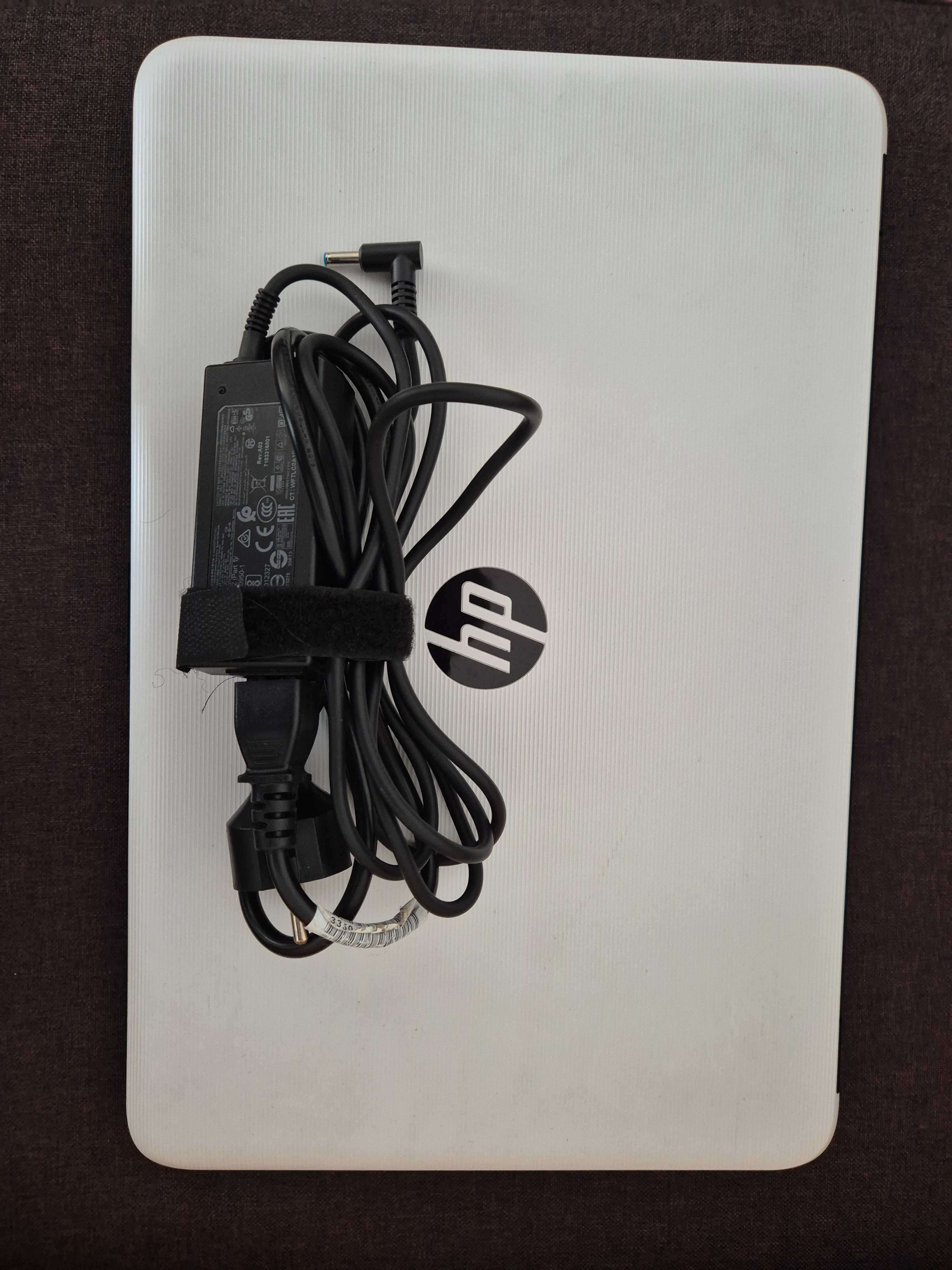 Бял лаптоп HP Tpn c125