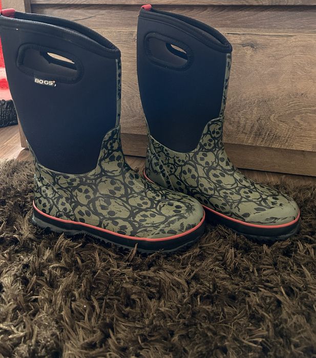 Cizme de băieti marimea 37 rezistente la -30 de grade