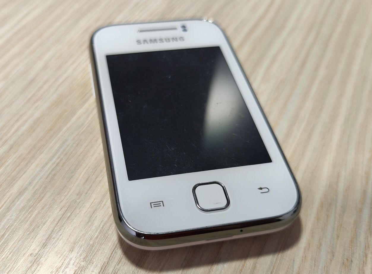 Телефон Samsung Galaxy Y S5360