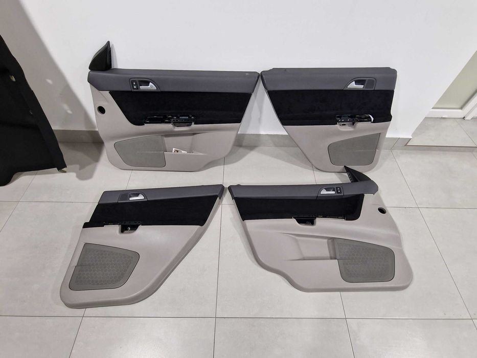 Reparatii Plafonane  Auto - Foliere geamuri auto .Mentenanta trape.