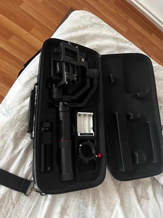 Vand trepied plus gimbal impecabile