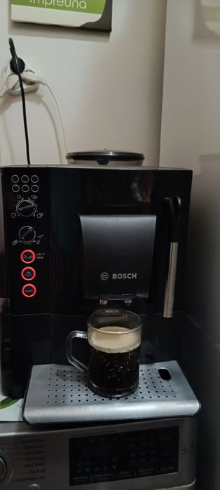 Vând aparat cafea boabe și măcinată Bosch