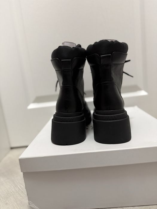 Кожени боти Guess