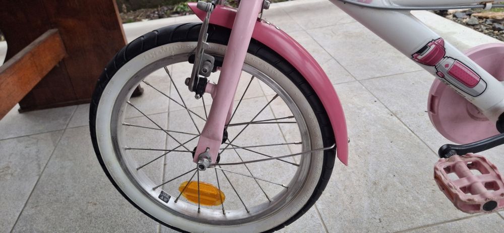Bicicletă fetițe 4-7 ani.

Perfect functională.

Mici urme de uzură!