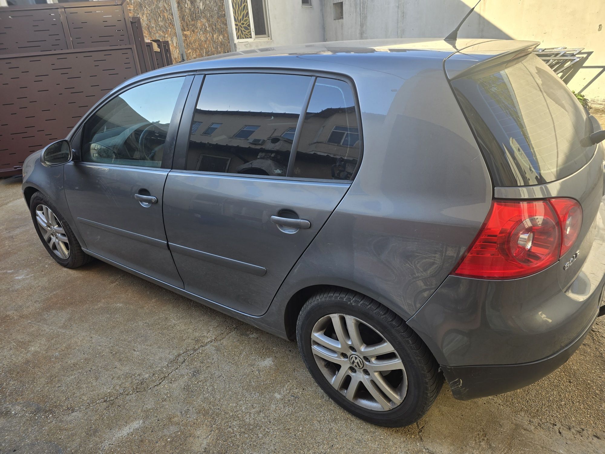 Vând VW Golf 5 - An 2008 - Benzină 1.6 + GPL 280000km