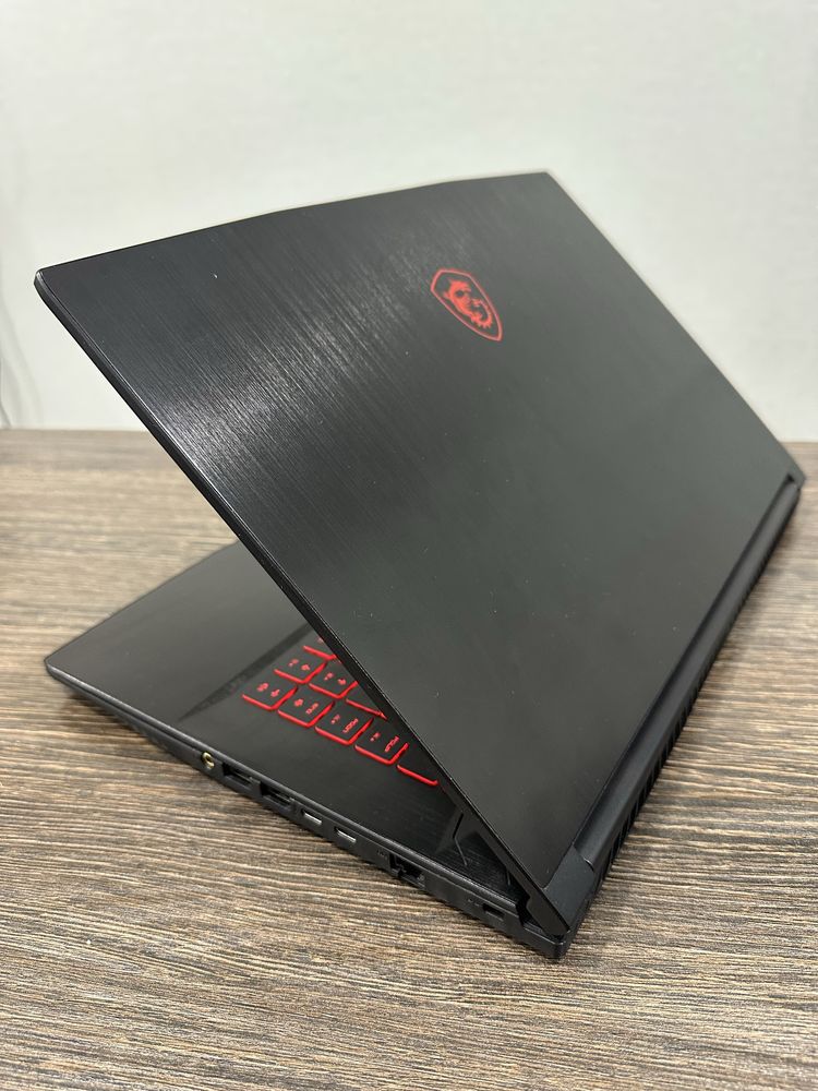 12-ядерный мощный i7 ноутбук MSI для игр и графики