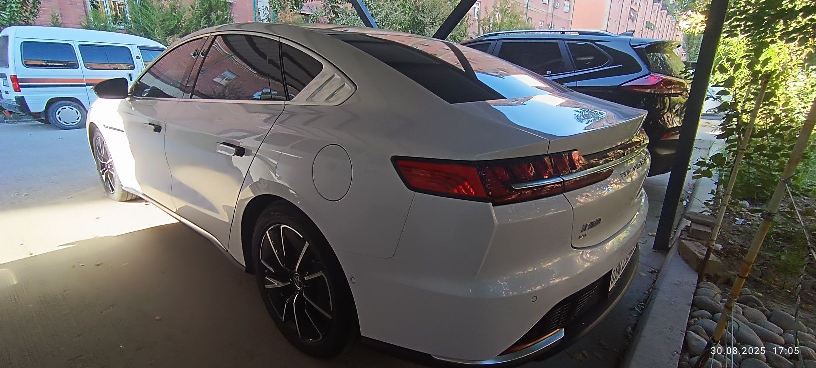 Byd Han 550km  3.9 sec